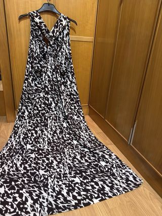 Vestido largo con espalda y escote cruzados