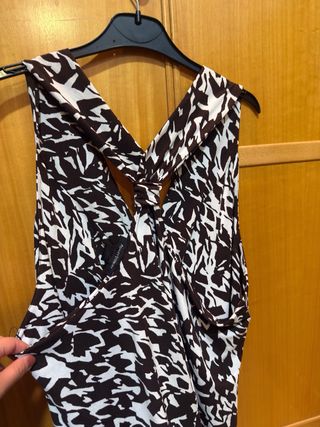 Vestido largo con espalda y escote cruzados