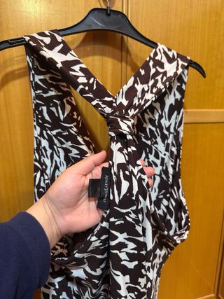 Vestido largo con espalda y escote cruzados