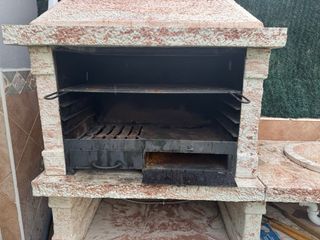 Barbacoa de piedra con fregadero