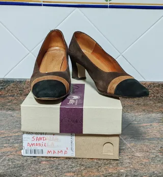 Zapatos de tacón El Corte Inglés marrones y negros