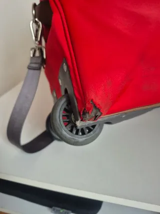 Bolsa de viaje con ruedas Parfois Roja