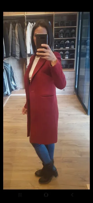 Abrigo chica Zara burdeos