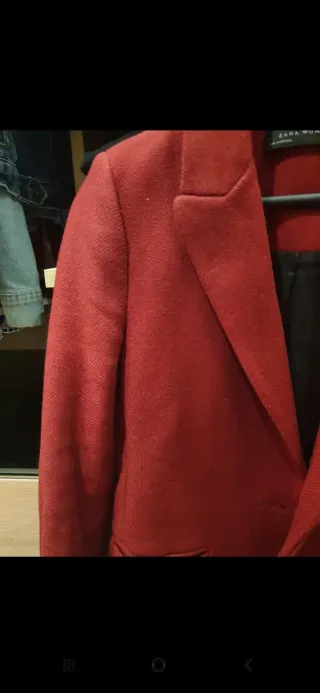 Abrigo chica Zara burdeos