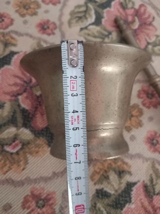 Mortero antiguo de metal