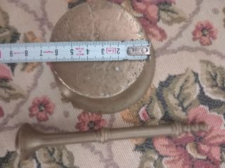 Mortero antiguo de metal