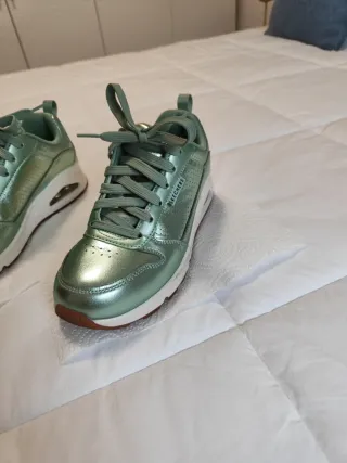 Deportivas mujer verde metalizado