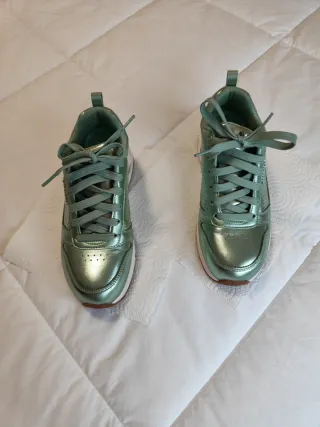 Deportivas mujer verde metalizado