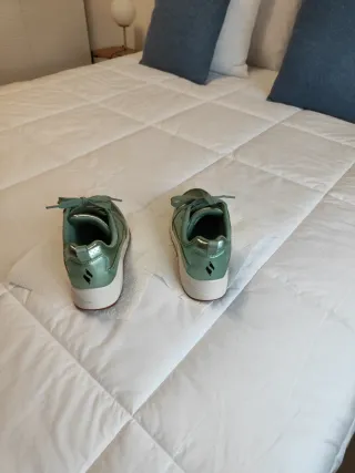 Deportivas mujer verde metalizado