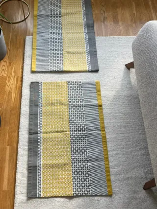 Cojines y caminos de mesa Maisons du Monde (6 + 2)