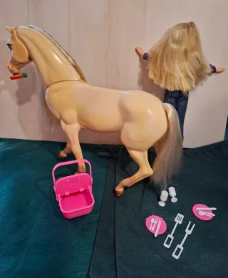 Barbie Hannah Montana e cavallo Nibbles