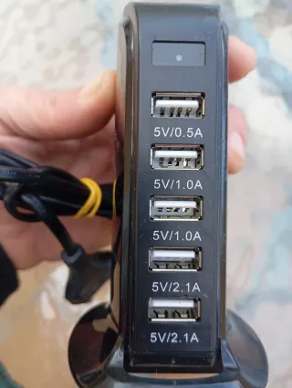 Cargador USB Múltiple con Cámara Espía