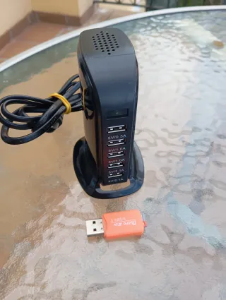 Cargador USB Múltiple con Cámara Espía