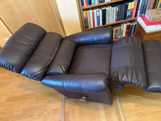 Sillón Relax Lazboy Marrón oscuro piel natural.