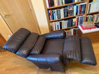 Sillón Relax Lazboy Marrón oscuro piel natural.