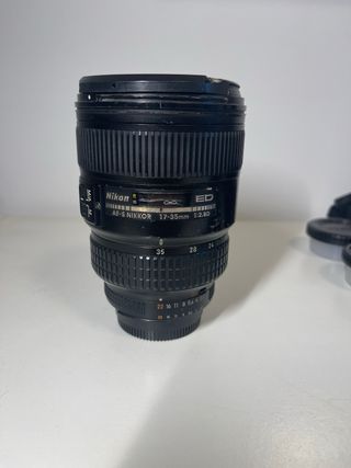 Cámara Nikon D5600 + 4 Objetivos/Lentes