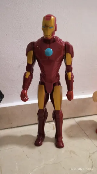 Figuras Marvel: Thanos, Hulk, Superman, etc.