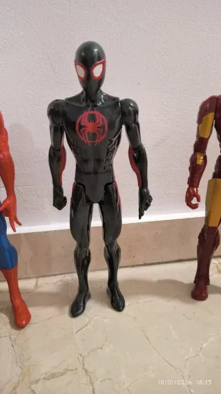 Figuras Marvel: Thanos, Hulk, Superman, etc.