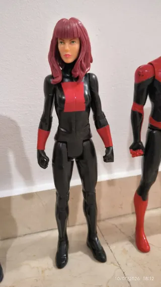 Figuras Marvel: Thanos, Hulk, Superman, etc.