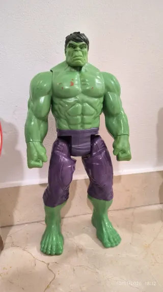 Figuras Marvel: Thanos, Hulk, Superman, etc.