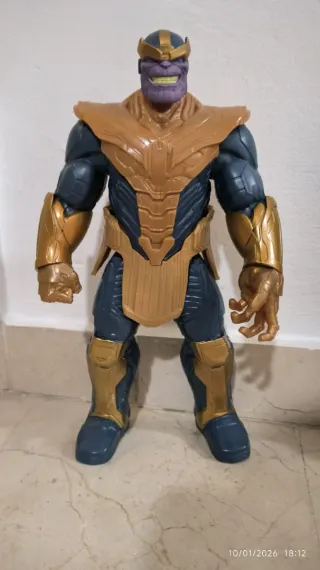 Figuras Marvel: Thanos, Hulk, Superman, etc.