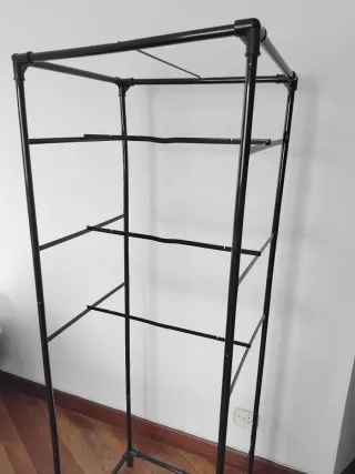 Estructura metálica negra