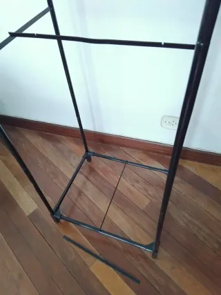 Estructura metálica negra