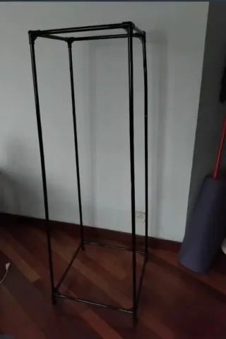 Estructura metálica negra