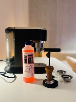 Cafetera De'Longhi Dedica + Accesorios