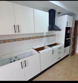 Muebles de cocina negros y grises