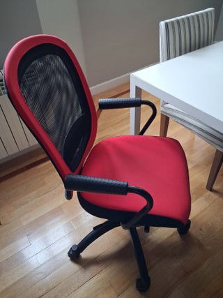 Silla de escritorio cómoda y en buen estado