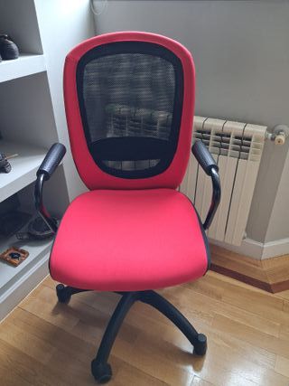 Silla de escritorio cómoda y en buen estado