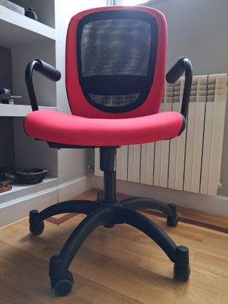 Silla de escritorio cómoda y en buen estado