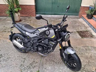 Benelli Leoncino 250cc Gris/Amarillo