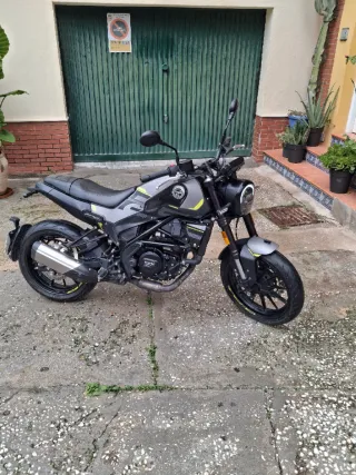 Benelli Leoncino 250cc Gris/Amarillo