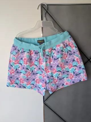 Lote 4 camisetas y 1 pantalón niña. 9 años