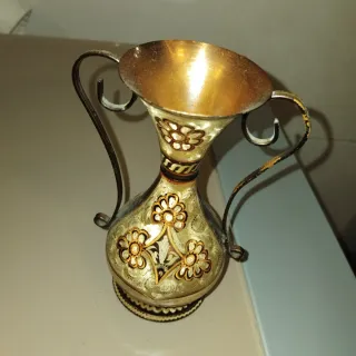 Figuras decorativas Buda y jarrones.