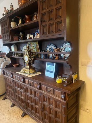 Mueble de madera maciza