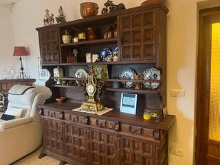 Mueble de madera maciza