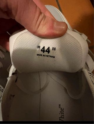 Scarpe grigie e bianche taglia 44