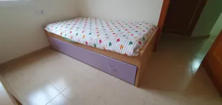 Escritorio, estantería y armario habitación