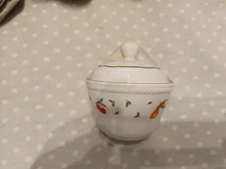 Juego de café de porcelana con frutas