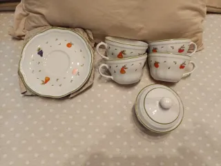 Juego de café de porcelana con frutas