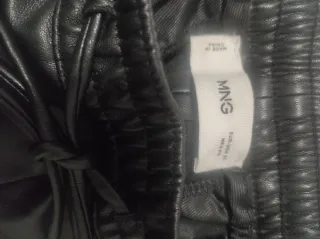 Pantalones efecto piel negros