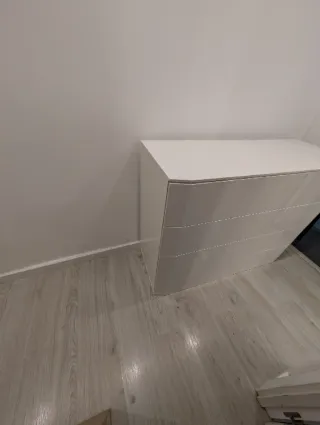 Cómoda blanca lacada 4 cajones