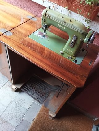 Máquina de coser Sigma antigua