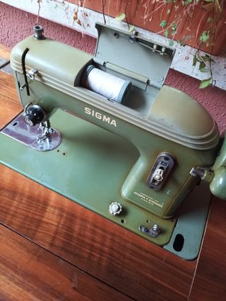Máquina de coser Sigma antigua