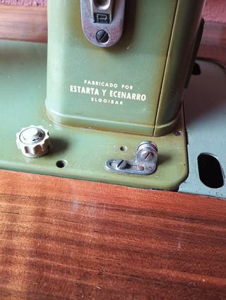 Máquina de coser Sigma antigua