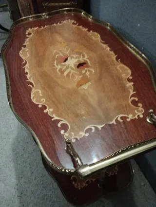 Camarera antigua madera y metal