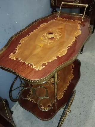 Camarera antigua madera y metal